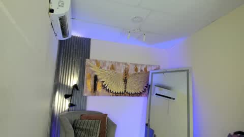 Snapshot of emma_alice_ chatting on January 25, 12:19 pm Alice online show from January 25, 12:19 pm