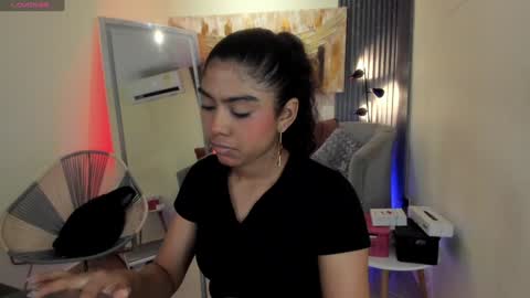 Snapshot of emma_alice_ chatting on January 6, 11:29 am Alice online show from January 6, 11:29 am
