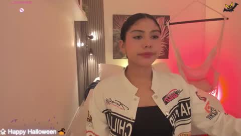 Snapshot of emma_alice_ chatting on October 31, 12:42 pm Alice online show from October 31, 12:42 pm