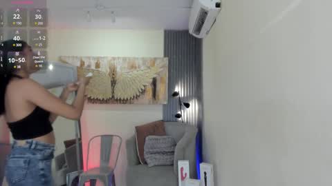 Snapshot of emma_alice_ chatting on January 5, 1:47 pm Alice online show from January 5, 1:47 pm
