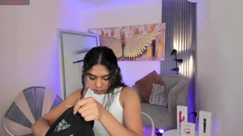Snapshot of emma_alice_ chatting on January 13, 12:02 pm Alice online show from January 13, 12:02 pm