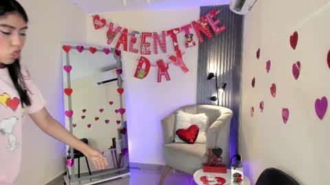 Snapshot of emma_alice_ chatting on February 17, 12:38 pm Alice online show from February 17, 12:38 pm
