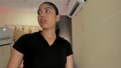 Snapshot of emma_alice_ chatting on December 18, 12:18 pm Alice online show from December 18, 12:18 pm