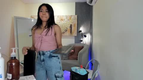 Snapshot of emma_alice_ chatting on December 28, 12:35 pm Alice online show from December 28, 12:35 pm
