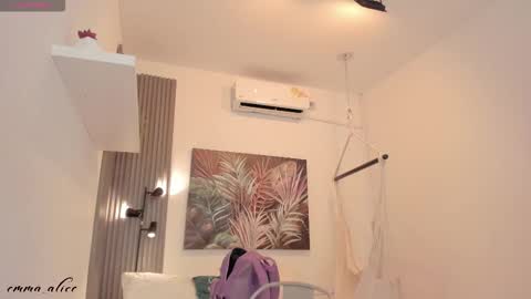 Snapshot of emma_alice_ chatting on September 15, 12:13 pm Alice online show from September 15, 12:13 pm