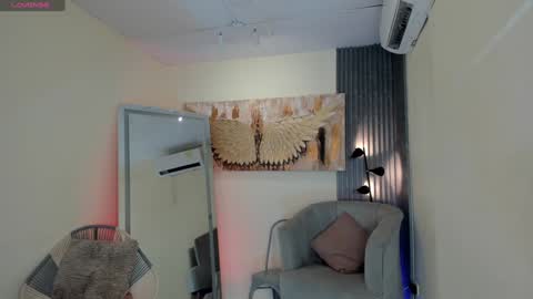 Snapshot of emma_alice_ chatting on December 6, 12:38 pm Alice online show from December 6, 12:38 pm