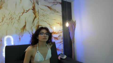 emma_angel_04 online show from May 11, 2:45 pm