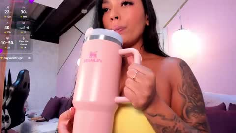 Snapshot of emma_carterr1 chatting on February 19, 9:47 pm pau online show from February 19, 9:47 pm