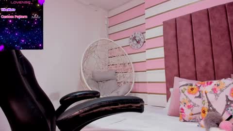 Snapshot of emma_carterr1 chatting on January 3, 10:19 pm pau online show from January 3, 10:19 pm