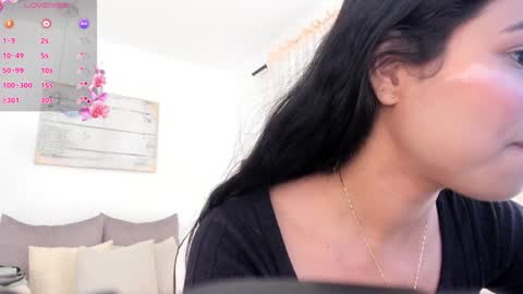Snapshot of emma_castilloo chatting on December 10, 10:37 pm Emma Castillo online show from December 10, 10:37 pm