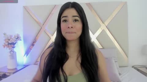Snapshot of emma_castilloo chatting on February 9, 6:16 pm Emma Castillo online show from February 9, 6:16 pm