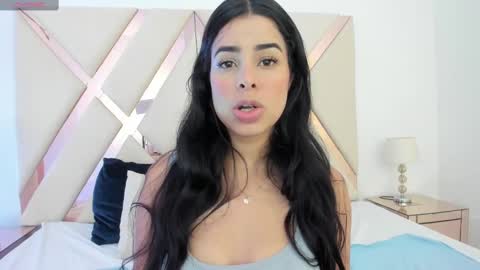Snapshot of emma_castilloo chatting on February 23, 10:05 pm Emma Castillo online show from February 23, 10:05 pm