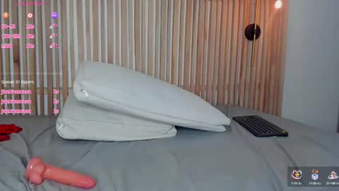 emma cleir online show from October 11, 10:45 pm