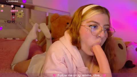 Snapshot of emma_clive chatting on September 16, 11:24 pm Emma online show from September 16, 11:24 pm