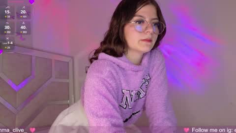 Snapshot of emma_clive chatting on December 5, 3:59 am Emma online show from December 5, 3:59 am
