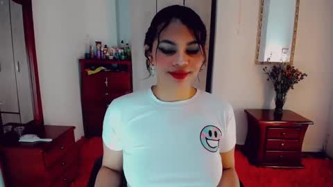 Snapshot of emma_diva chatting on December 8, 6:39 pm emma online show from December 8, 6:39 pm