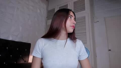Snapshot of emma_dl2 chatting on March 3, 5:36 pm emma_dl2 online show from March 3, 5:36 pm