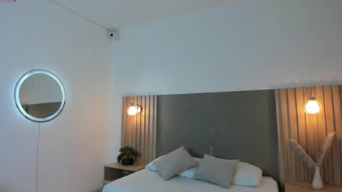 Snapshot of emma_fhox chatting on October 12, 2:36 am E M M A online show from October 12, 2:36 am