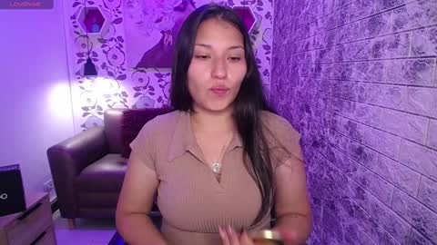 Snapshot of emma_garciaa_ chatting on December 18, 3:37 am emma online show from December 18, 3:37 am