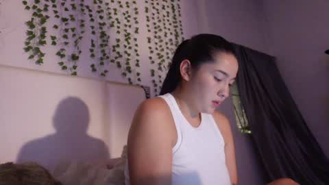 Snapshot of emma_johnson_ chatting on October 19, 4:47 am emma_johnson_ online show from October 19, 4:47 am