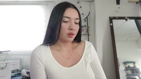 emma_johnson_ online show from December 5, 4:44 pm