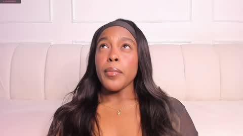 Snapshot of emma_jonness chatting on January 8, 8:18 pm emma_jonness online show from January 8, 8:18 pm