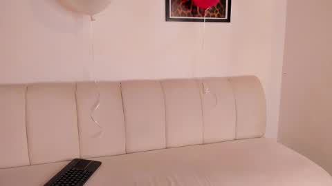 emma_jonness online show from March 25, 6:11 pm