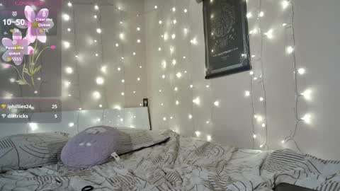 emma_just online show from April 3, 3:21 pm