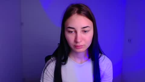 Snapshot of emma_loon chatting on December 13, 7:04 am Emma online show from December 13, 7:04 am