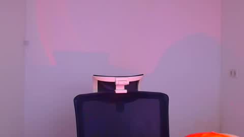 Snapshot of emma_loon chatting on December 11, 6:36 am Emma online show from December 11, 6:36 am