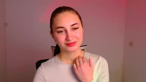 Snapshot of emma_loon chatting on December 24, 6:33 am Emma online show from December 24, 6:33 am
