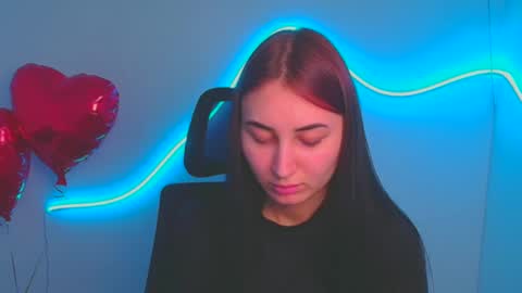 Snapshot of emma_loon chatting on March 2, 9:19 pm Emma online show from March 2, 9:19 pm