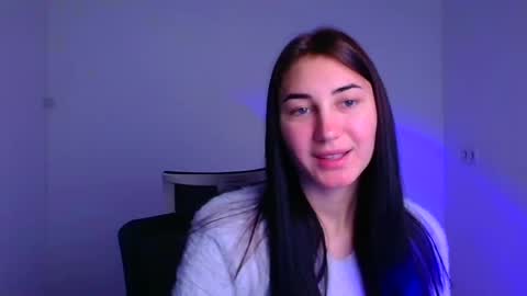 Snapshot of emma_loon chatting on December 9, 5:40 am Emma online show from December 9, 5:40 am