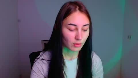 Snapshot of emma_loon chatting on December 12, 6:47 am Emma online show from December 12, 6:47 am