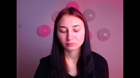 Snapshot of emma_loon chatting on February 17, 6:09 am Emma online show from February 17, 6:09 am