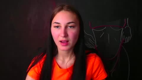 Snapshot of emma_loon chatting on December 19, 7:29 pm Emma online show from December 19, 7:29 pm