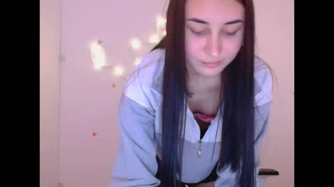 Snapshot of emma_loon chatting on March 3, 6:42 pm Emma online show from March 3, 6:42 pm