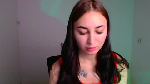 Snapshot of emma_loon chatting on December 28, 6:28 am Emma online show from December 28, 6:28 am