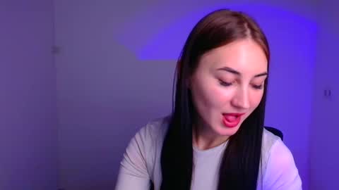 Snapshot of emma_loon chatting on December 18, 12:07 pm Emma online show from December 18, 12:07 pm