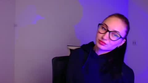 Snapshot of emma_loon chatting on January 10, 6:09 am Emma online show from January 10, 6:09 am