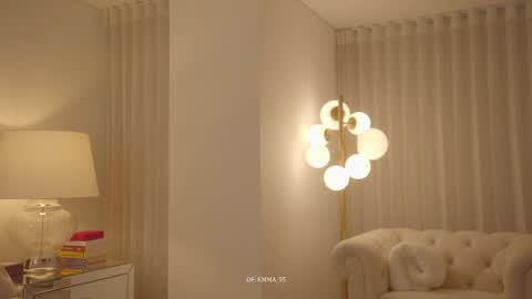 emma_lu1 online show from October 18, 10:33 pm