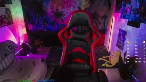 Snapshot of emma_luna059 chatting on March 4, 9:22 pm LUNA online show from March 4, 9:22 pm