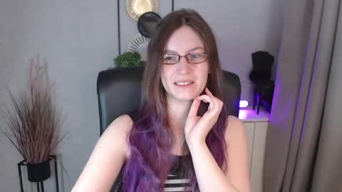 emma online show from November 18, 6:36 am