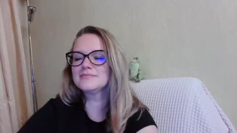 emma_misty_ online show from September 23, 4:16 pm