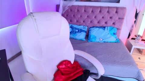 Emma Monserratt online show from October 13, 6:10 pm