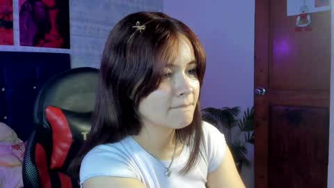 Snapshot of emma_myers1 chatting on January 11, 2:30 am EMMA online show from January 11, 2:30 am