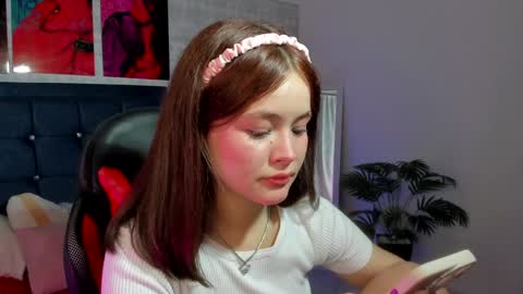 Snapshot of emma_myers1 chatting on January 24, 1:03 am EMMA online show from January 24, 1:03 am