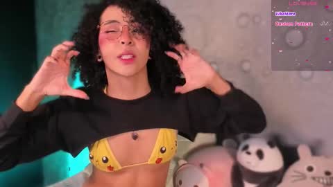 Snapshot of emma_nakamura chatting on October 30, 10:27 am online show from October 30, 10:27 am