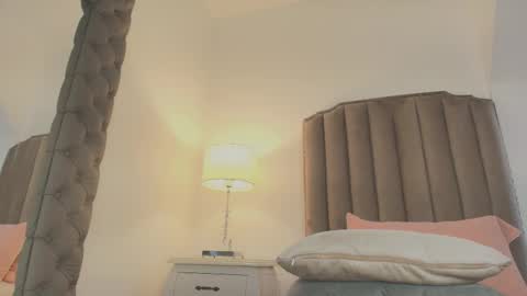 Snapshot of emma_torres__ chatting on October 15, 1:25 pm Ema online show from October 15, 1:25 pm