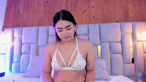 emma_valenciia online show from June 20, 5:00 am